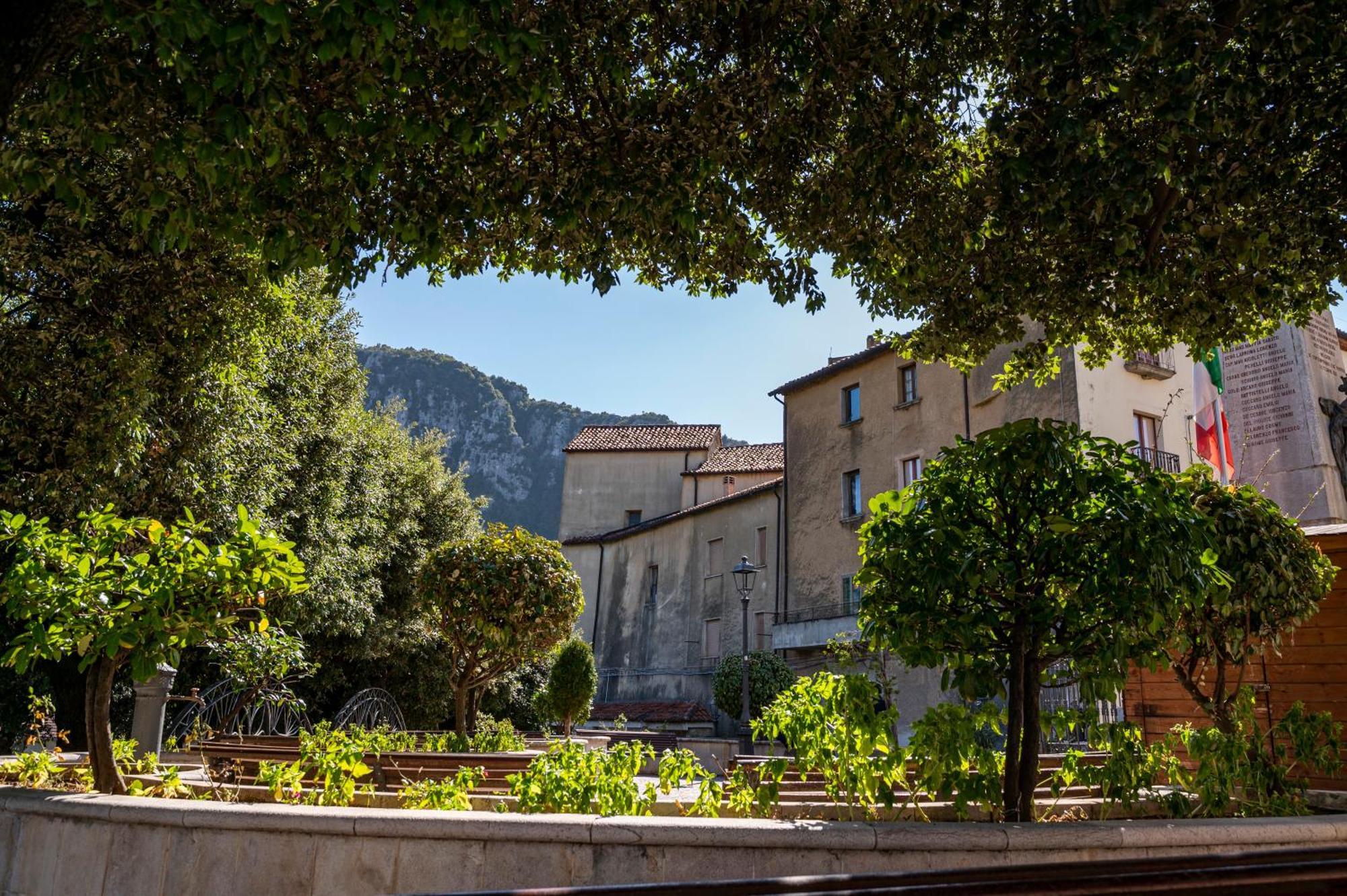 Piazza Laurino Apartments Basic Excursions Alto Cilento Pellegrinaggio Giubilare Exterior foto