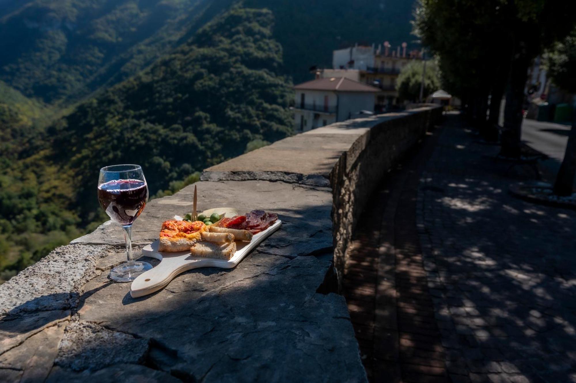 Piazza Laurino Apartments Basic Excursions Alto Cilento Pellegrinaggio Giubilare Exterior foto